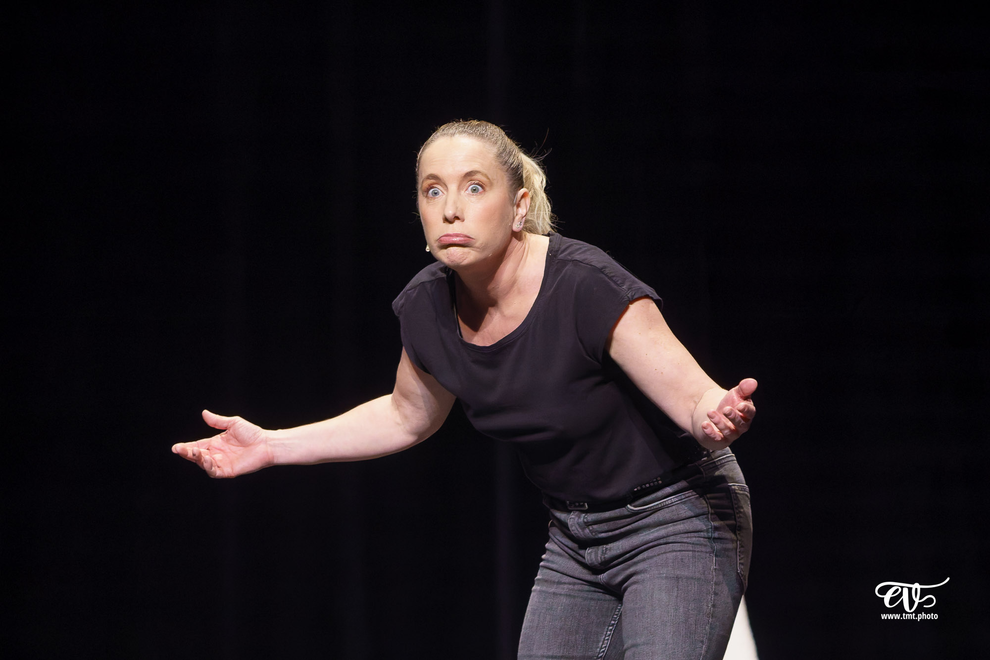 LES CHATOUILLES OU LA DANSE DE LA COLÈRE (ANDRÉA BESCOND)